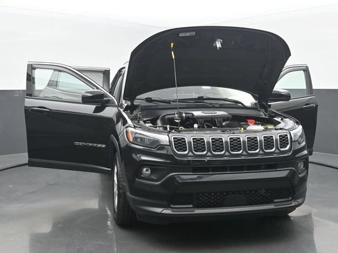 Used 2025 Jeep Compass Latitude AWD/4WD image 61
