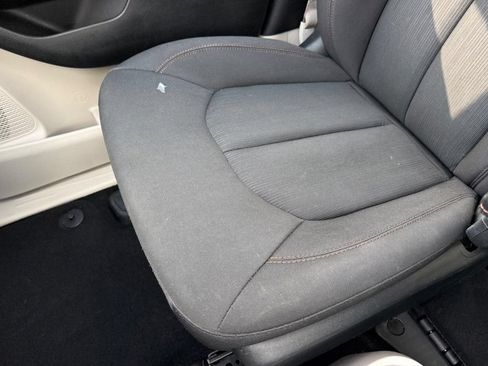 Used 2017 Chrysler Pacifica LX FWD image 20