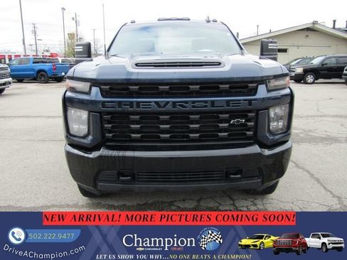 Used 2022 Chevrolet Silverado 2500 Custom w/ Custom Value Package image 2