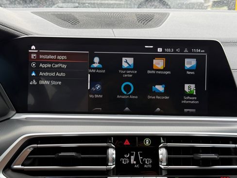 Used 2022 BMW X5 xDrive40i w/ Parking Assistance Package AWD/4WD image 17