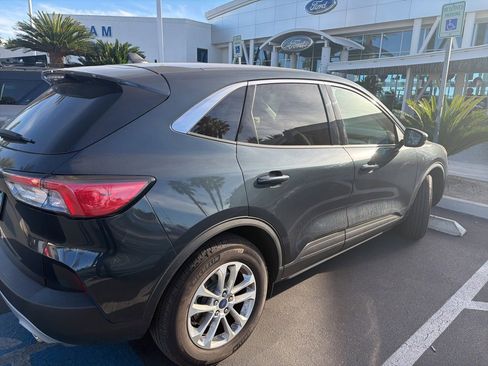 Certified 2022 Ford Escape SE w/ Convenience Package image 2