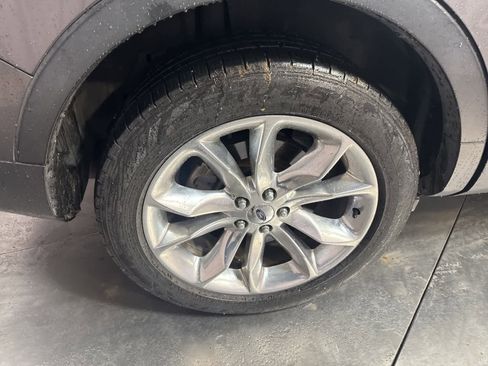 Used 2013 Ford Explorer XLT image 15