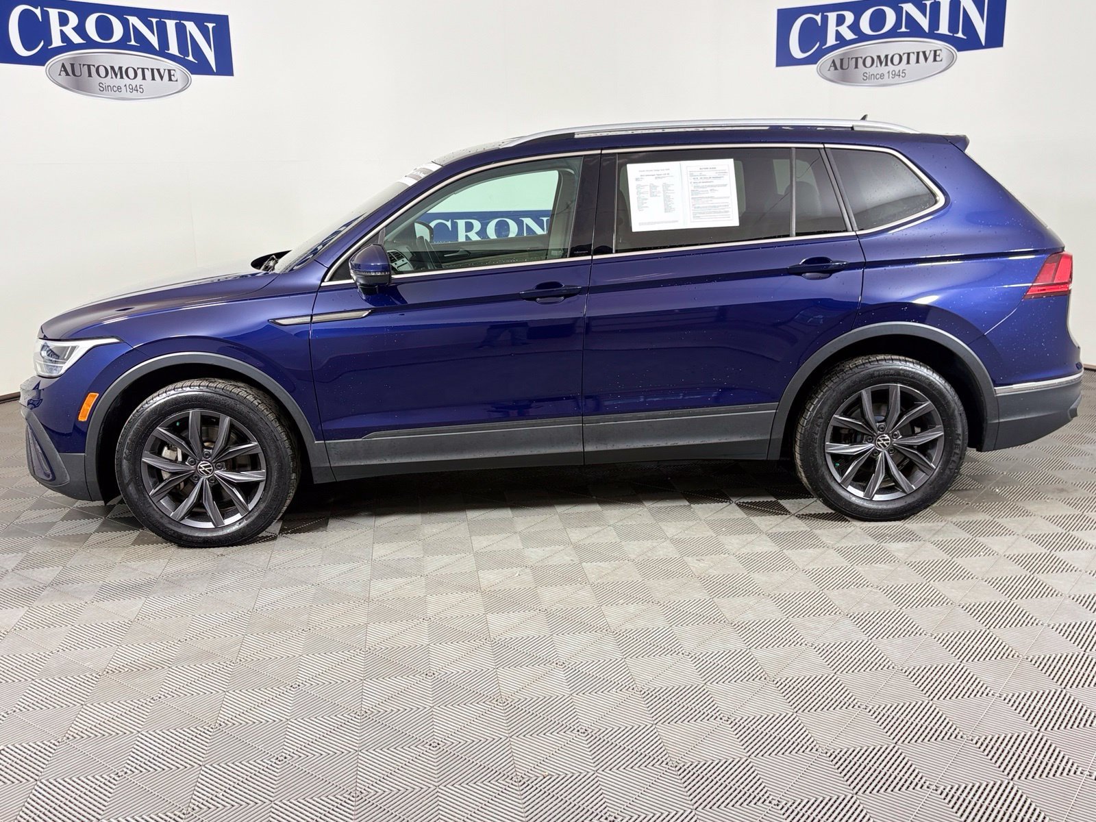 Used 2022 Volkswagen Tiguan SE FWD image 33