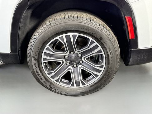Used 2023 Jeep Wagoneer Series II RWD image 37