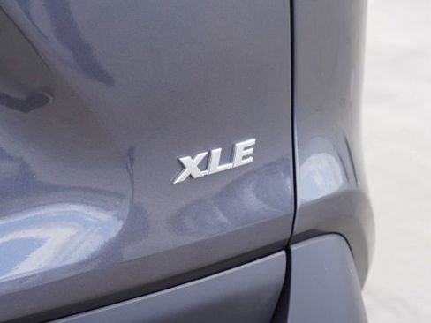 Used 2020 Toyota RAV4 XLE w/ Convenience Package FWD image 10
