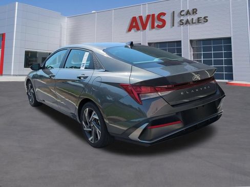 Used 2025 Hyundai Elantra SEL FWD image 9