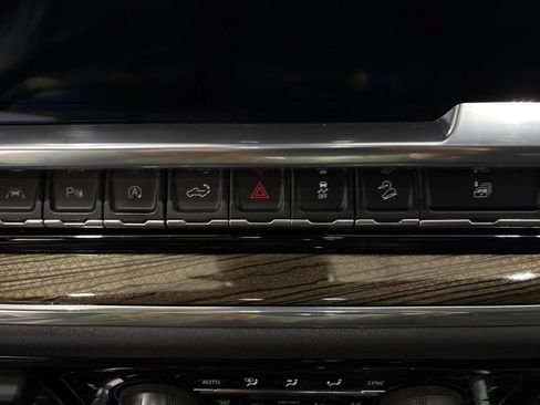Used 2023 Chevrolet Silverado 1500 LT Trail Boss w/ LT Trail Boss Premium Package AWD/4WD image 23