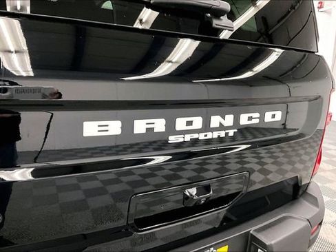 Used 2025 Ford Bronco Sport Badlands image 9