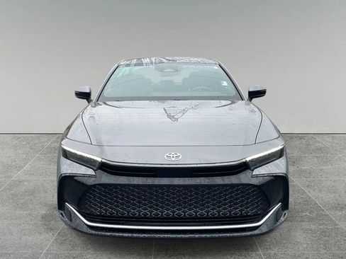 Used 2024 Toyota Crown Limited image 8