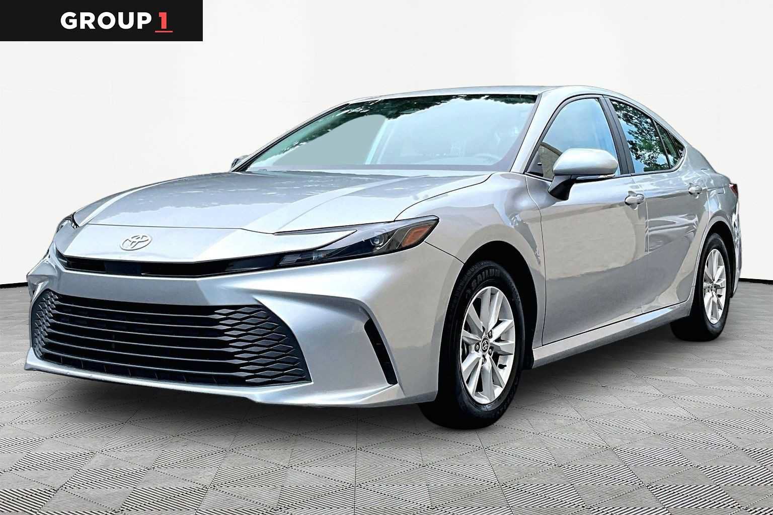 Used 2025 Toyota Camry LE FWD image 1