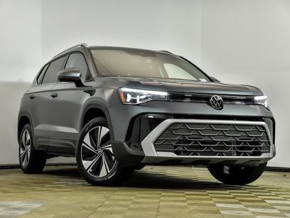 Certified 2025 Volkswagen Taos SE w/ Panoramic Sunroof Package