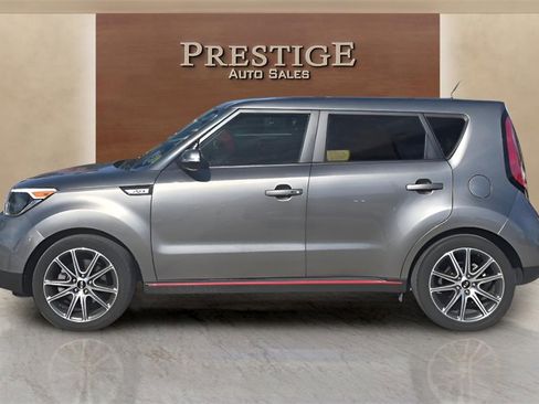Used 2018 Kia Soul ! image 2