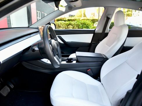 Used 2021 Tesla Model Y Long Range image 7