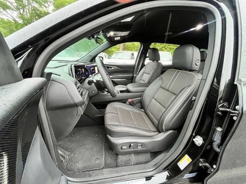 Used 2024 Chevrolet Traverse RS AWD/4WD image 15