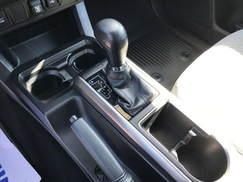 Certified 2023 Toyota Tacoma SR5 AWD/4WD image 22