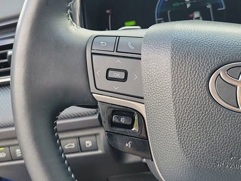 Used 2025 Toyota Camry SE w/ Multimedia Upgrade Package image 31