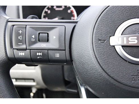 Used 2024 Nissan Rogue S image 11