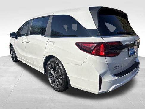 New 2026 Honda Odyssey Touring image 6