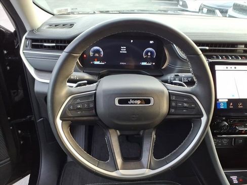 Used 2023 Jeep Grand Cherokee Limited w/ Black Appearance Package image 7