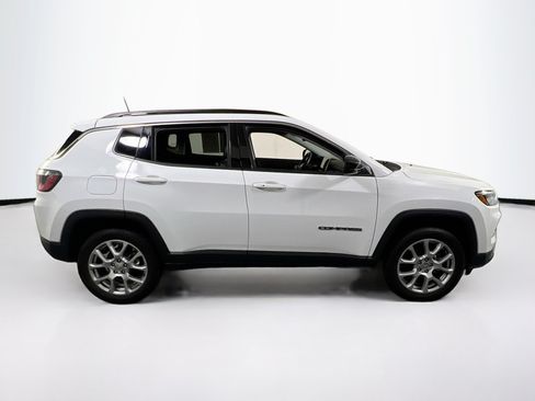 Used 2022 Jeep Compass Latitude AWD/4WD image 4
