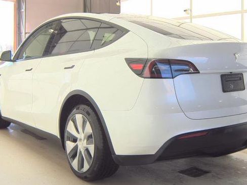 Used 2023 Tesla Model Y Long Range image 7