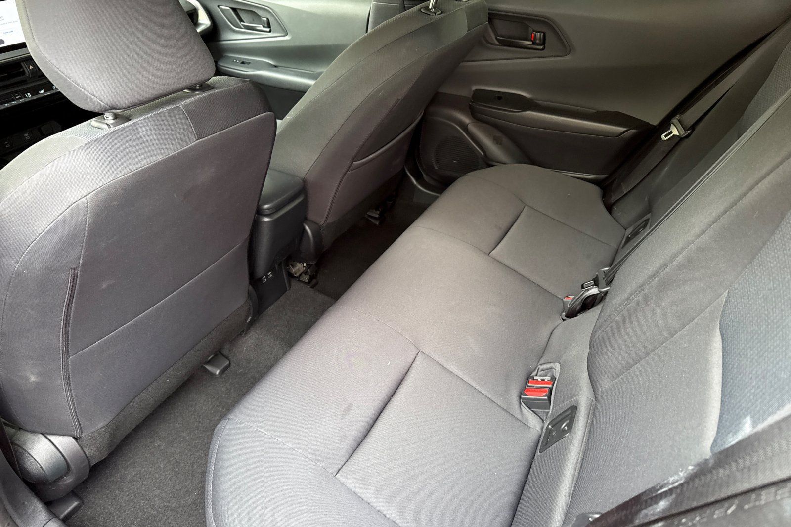Used 2025 Toyota Prius LE FWD image 15