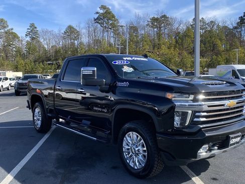 Used 2022 Chevrolet Silverado 2500 High Country image 1