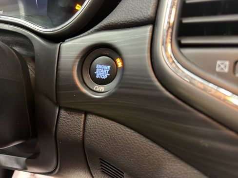 Used 2021 Jeep Grand Cherokee Laredo image 24