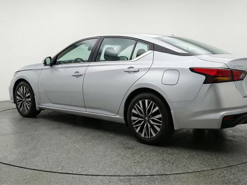 Used 2025 Nissan Altima 2.5 SV FWD image 6