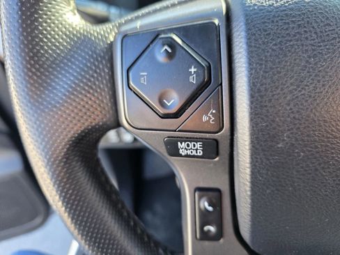 Used 2017 Toyota Tacoma TRD Off-Road image 26