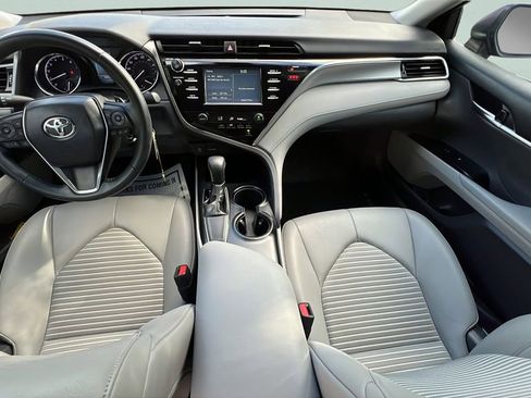 Used 2018 Toyota Camry SE FWD image 10