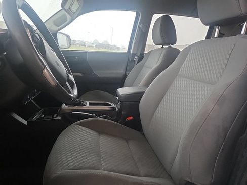 Used 2023 Toyota Tacoma SR5 w/ SR5 Appearance Package RWD image 18