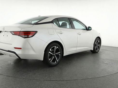 Used 2025 Nissan Sentra SV image 9