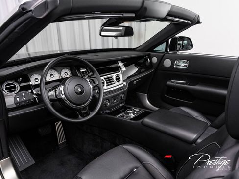 Used 2018 Rolls-Royce Dawn image 34