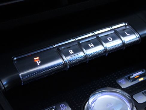 Used 2024 Lincoln Nautilus Reserve w/ Jet Appearance Package (87T) image 24