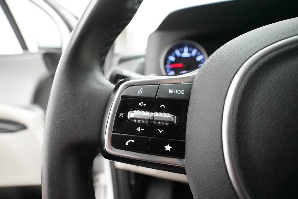 Used 2024 Kia Carnival LX FWD image 18
