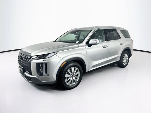 Used 2024 Hyundai Palisade SEL FWD image 3
