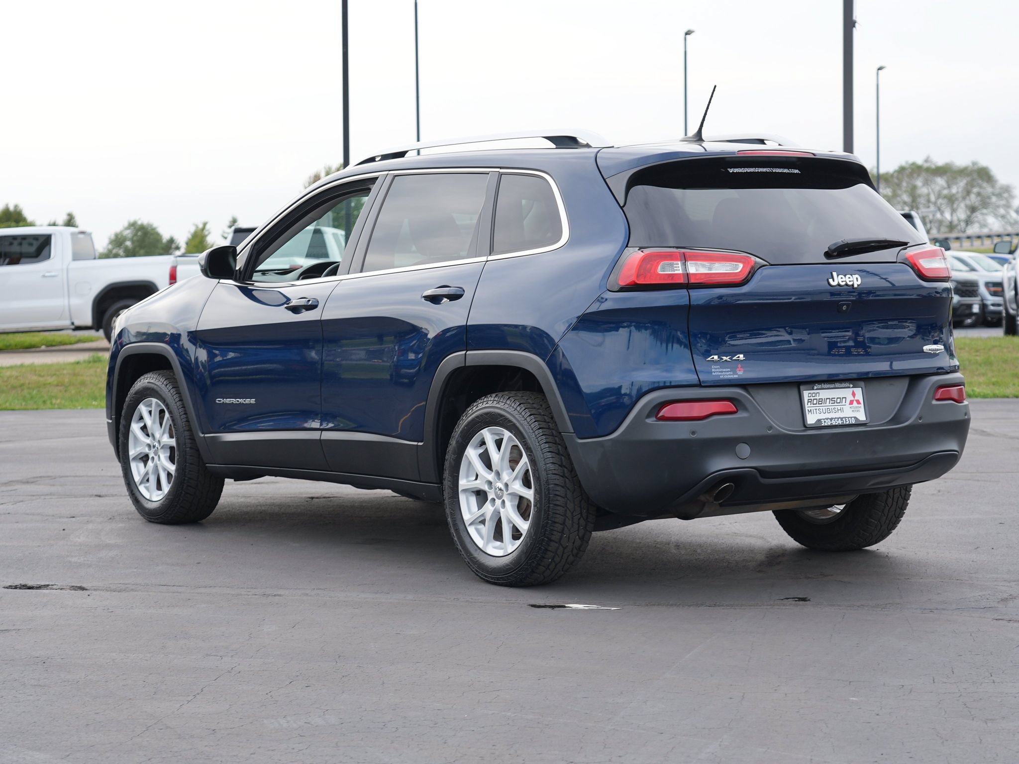 Used 2018 Jeep Cherokee Latitude w/ Safety Group AWD/4WD image 6