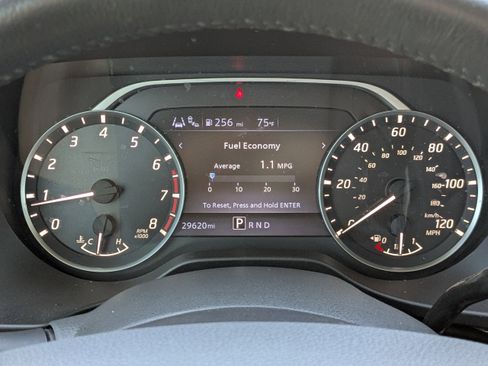 Used 2024 Nissan Titan SV w/ SV Convenience Package image 28