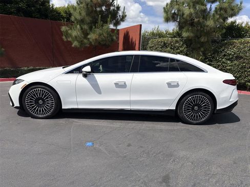 Used 2023 Mercedes-Benz EQS 580 4MATIC Sedan image 3
