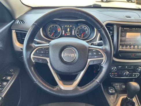 Used 2016 Jeep Cherokee Latitude w/ Cold Weather Group AWD/4WD image 20