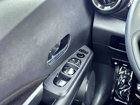 Used 2021 Nissan Kicks SV image 27