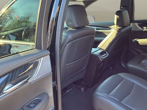 Certified 2025 Cadillac XT6 Premium Luxury image 15