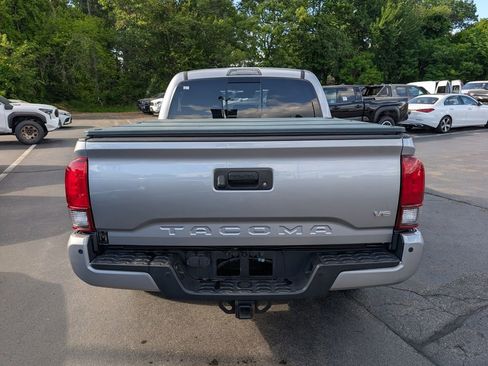 Used 2018 Toyota Tacoma TRD Sport w/ Exterior Package AWD/4WD image 6