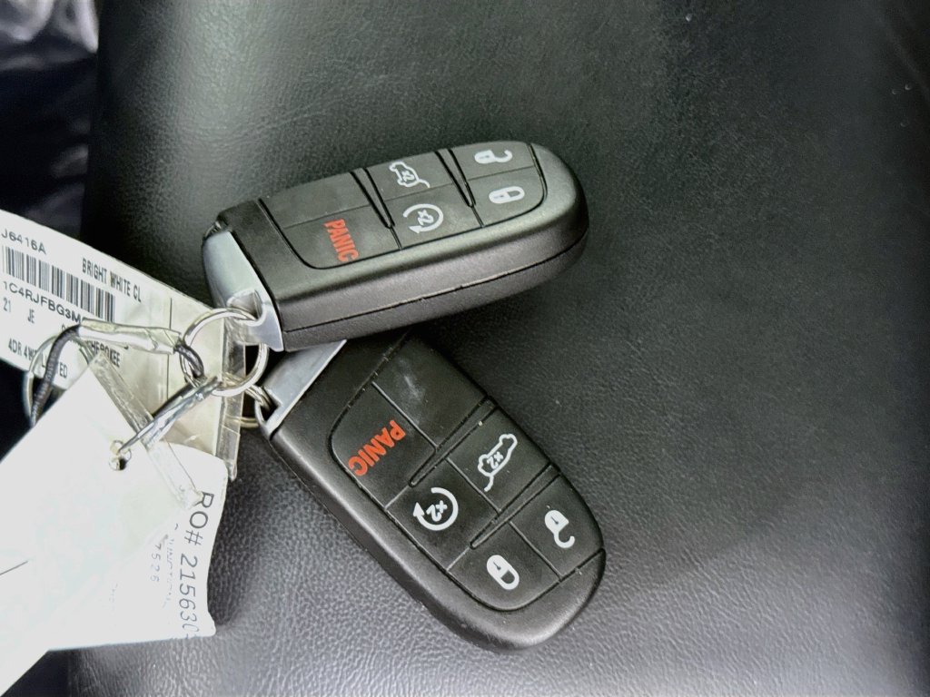 Used 2021 Jeep Grand Cherokee Limited AWD/4WD image 35