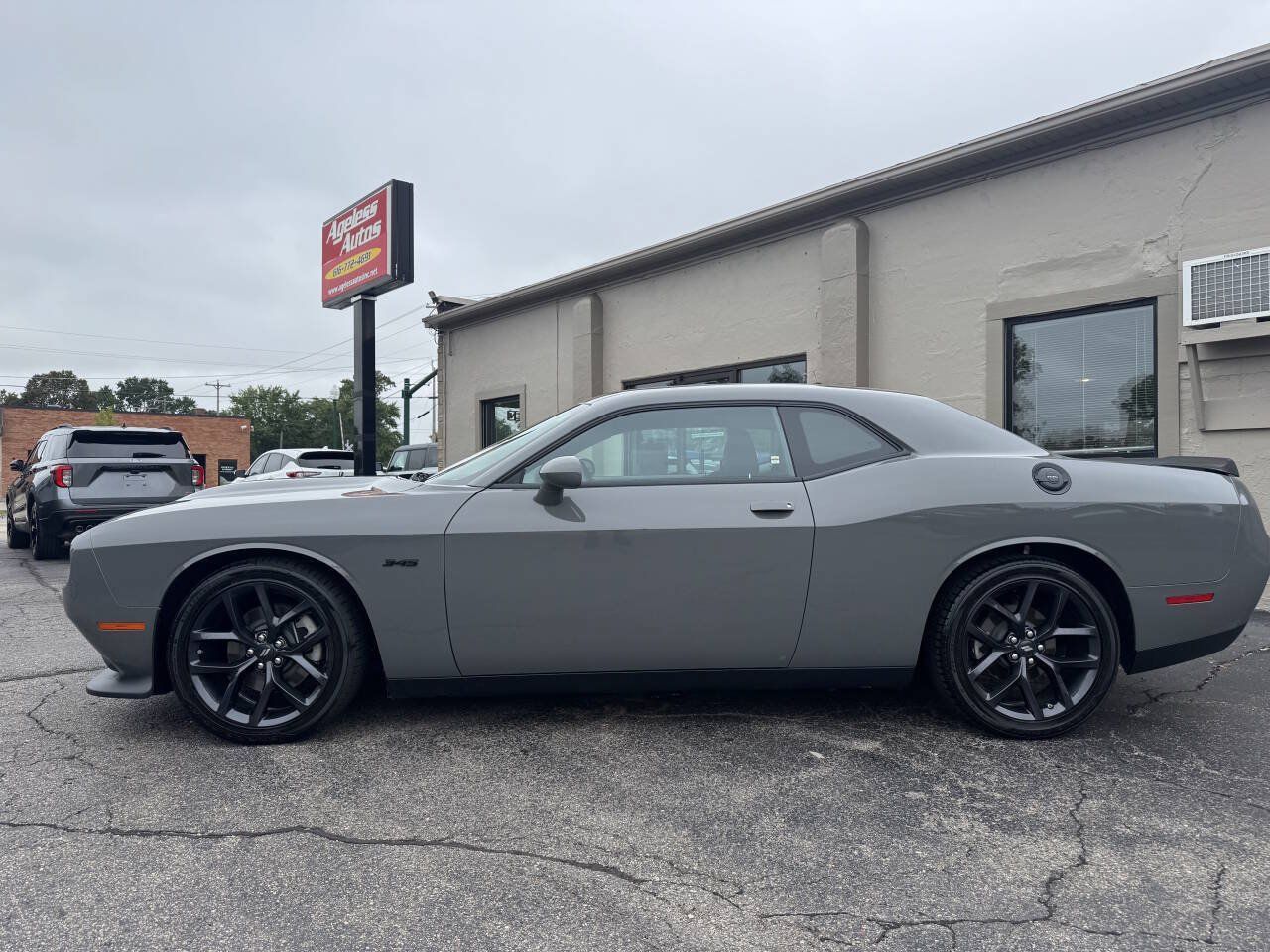 Used 2023 Dodge Challenger R/T w/ Blacktop Package RWD image 4