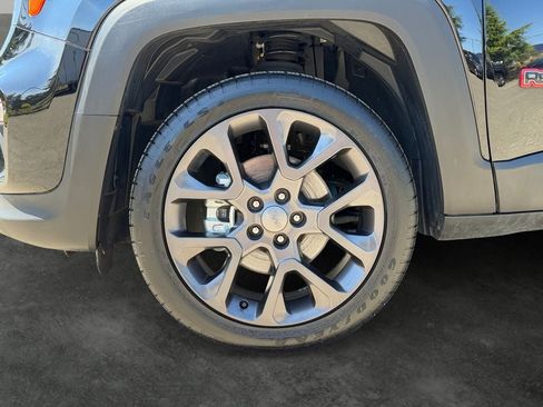 Used 2023 Jeep Renegade Latitude w/ Sun/Sound Group AWD/4WD image 4