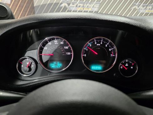 Used 2012 Jeep Wrangler Unlimited Rubicon w/ Dual Top Group image 22