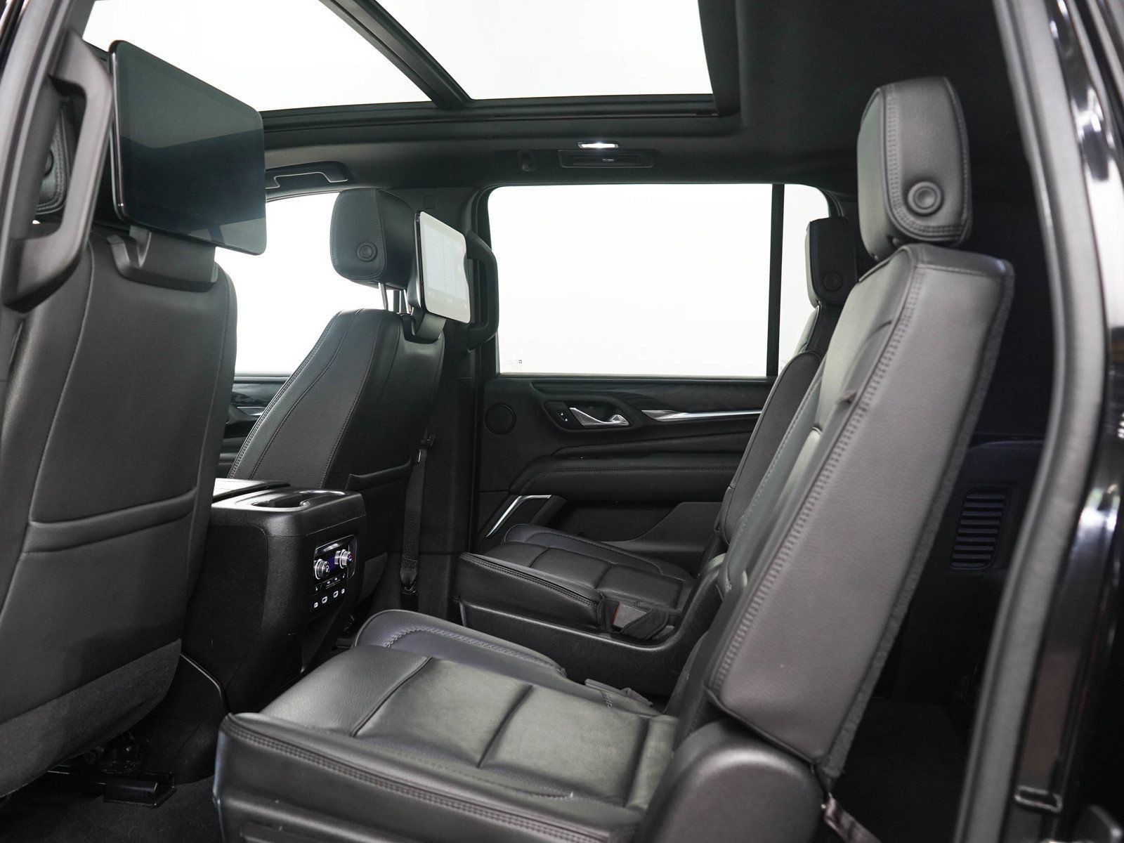 Used 2021 GMC Yukon XL Denali w/ Denali Premium Package AWD/4WD image 16