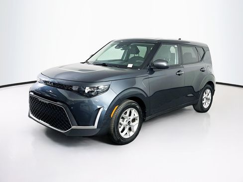 Used 2025 Kia Soul LX w/ LX Technology Package FWD image 3